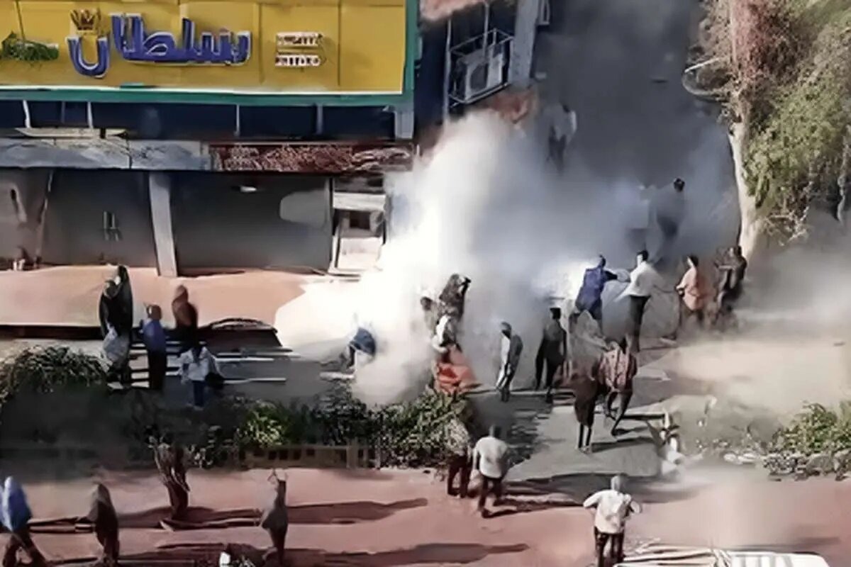 خودسوزی در برابر مأموران شهرداری!