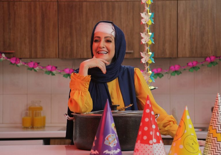 اکران فیلم دختر برقی