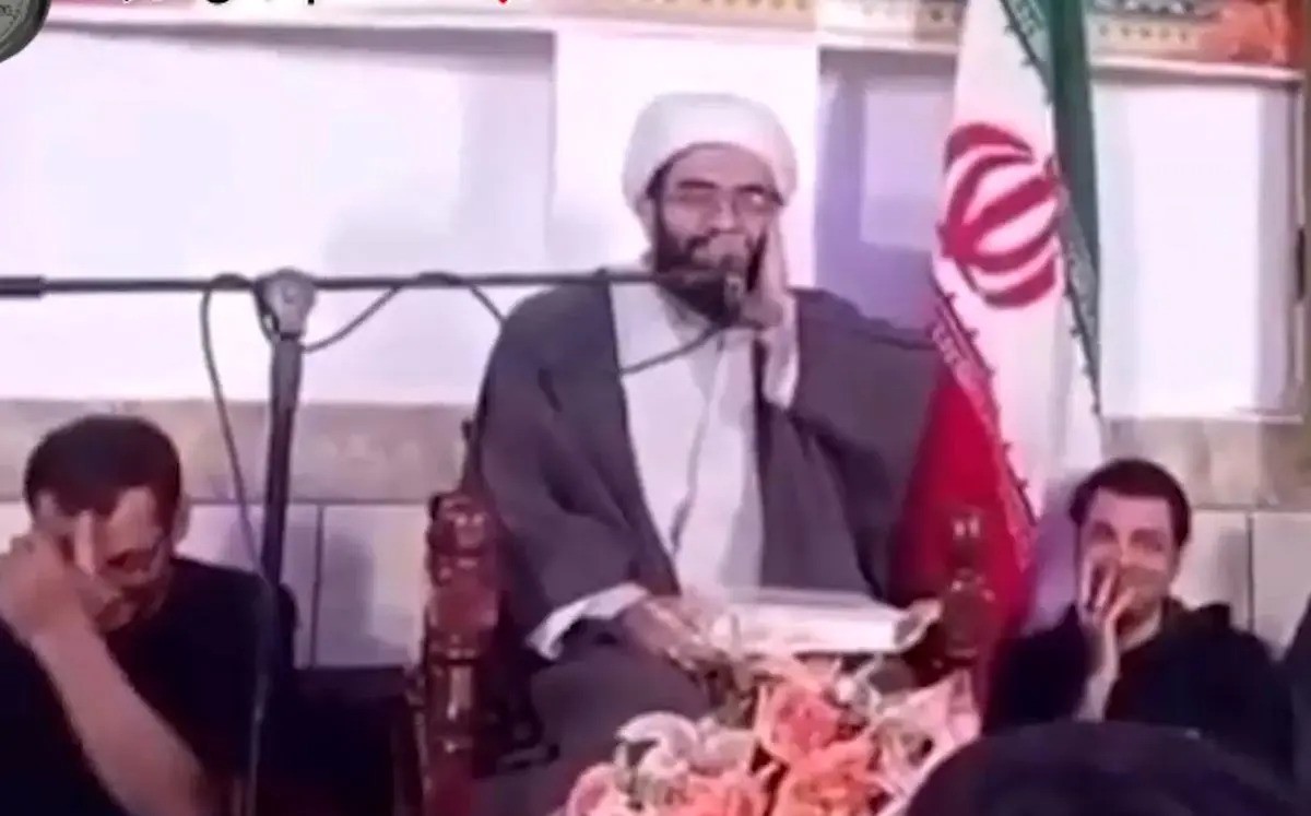 روحانی ایرانی اذان را به زبان چینی می‌خواند