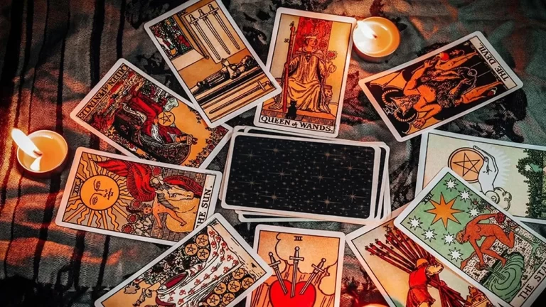 فال تاروت روزانه ۱۷ آبان ۱۴۰۴