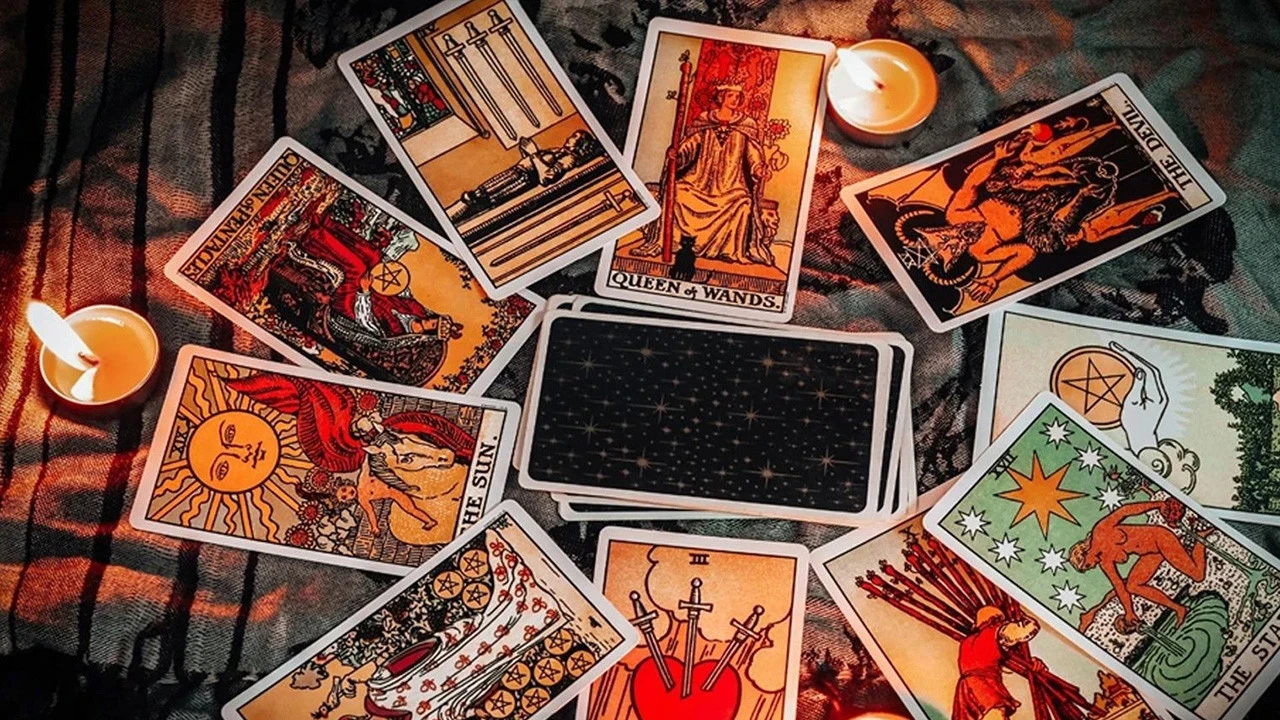 فال تاروت روزانه ۱۷ آبان ۱۴۰۴