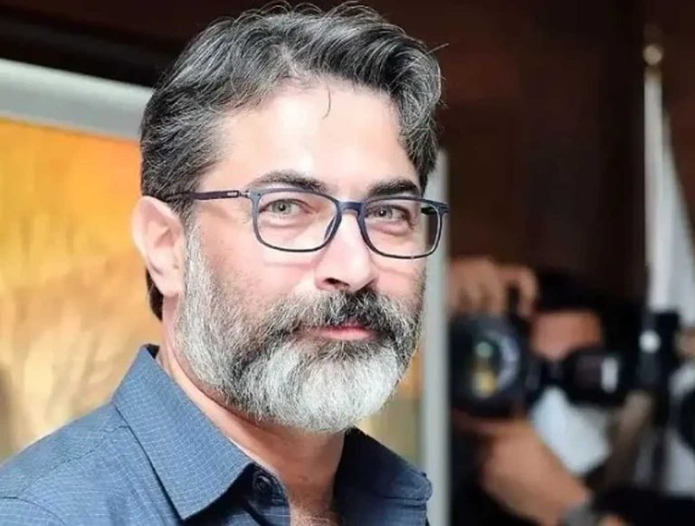 پارسا پیروزفر کارگردان میشود